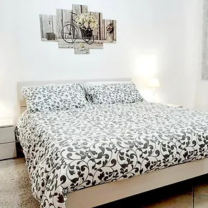 https://la-casetta-di-dea.sicilyhotelsitaly.net