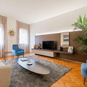 https://san-fermo-luxury-apartment.hotelinveneto.com